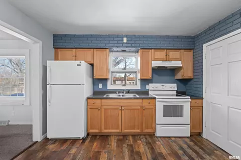 1207 12th St, Silvis, IL 61282 photo 7