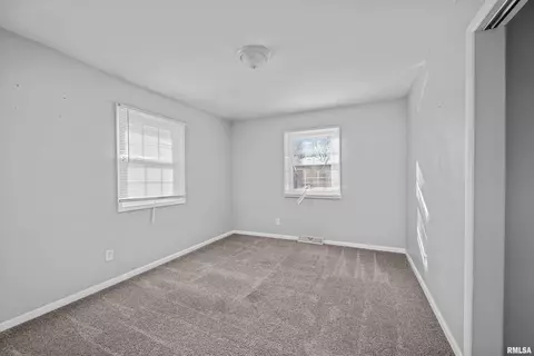 1207 12th St, Silvis, IL 61282 photo 15