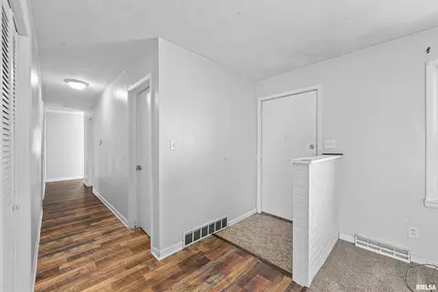 1207 12th St, Silvis, IL 61282 photo 6