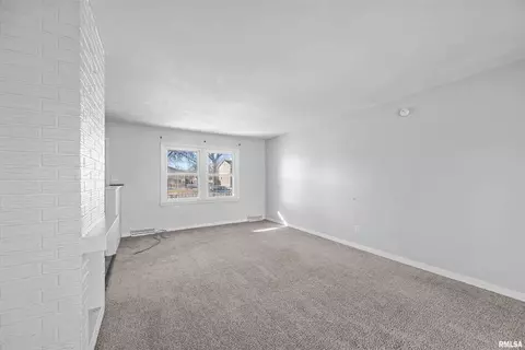 1207 12th St, Silvis, IL 61282 photo 5