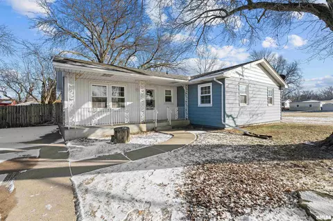 1207 12th St, Silvis, IL 61282