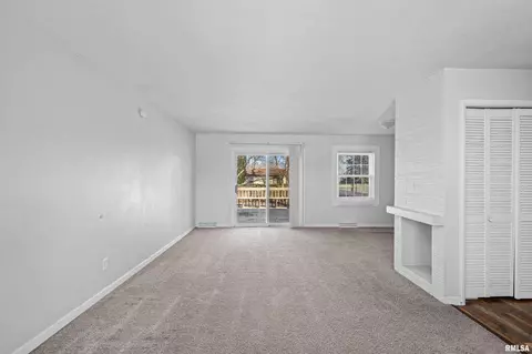1207 12th St, Silvis, IL 61282 photo 3