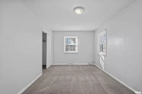 1207 12th St, Silvis, IL 61282 photo 11