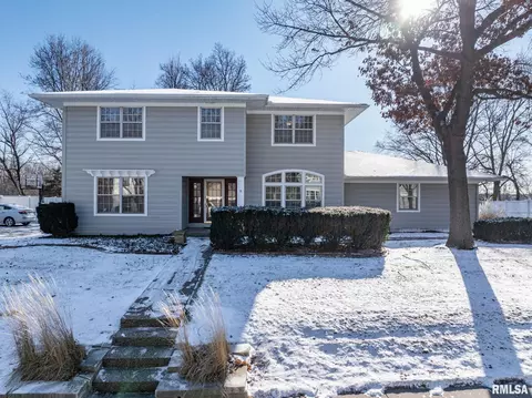 5445 Charter Oaks Dr, Bettendorf, IA 52722