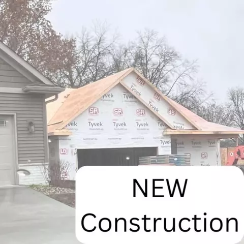 3927 Meadowlark Ct, Bettendorf, IA 52722