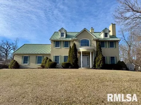 1114 Collis Dr, Clinton, IA 52732