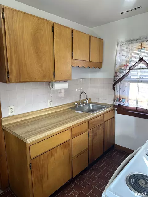 1006 E 9th St, Kewanee, IL 61443 photo 10
