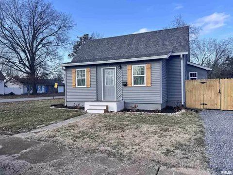 908 W Goodall St, Marion, IL 62959