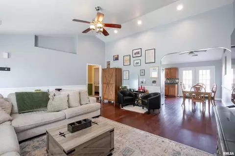 1807 Crown Rd, Herrin, IL 62948 photo 4