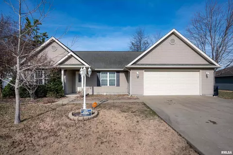 1807 Crown Rd, Herrin, IL 62948
