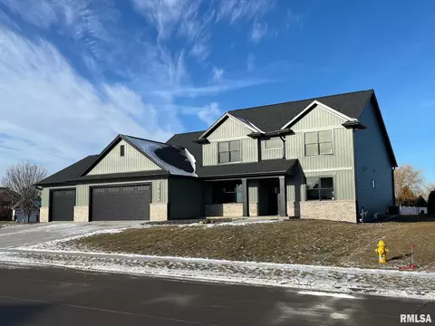 5862 Julie Ann Rd, Bettendorf, IA 52722