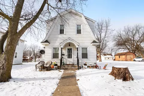 2436 Barker St, Clinton, IA 52732