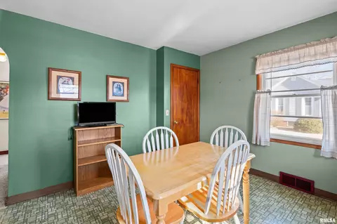 313 E Main St, Geneseo, IL 61254 photo 16