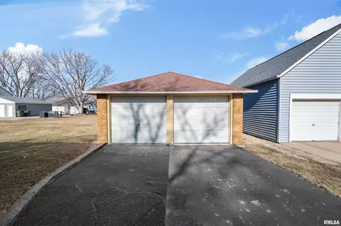 313 E Main St, Geneseo, IL 61254 photo 3