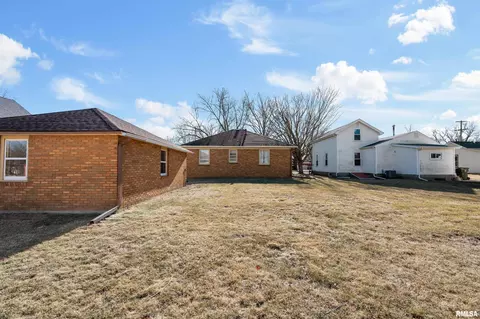 313 E Main St, Geneseo, IL 61254 photo 6