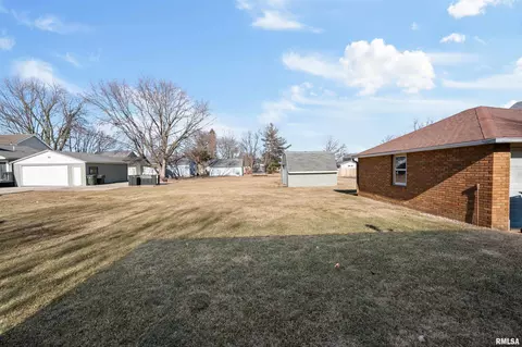 313 E Main St, Geneseo, IL 61254 photo 4