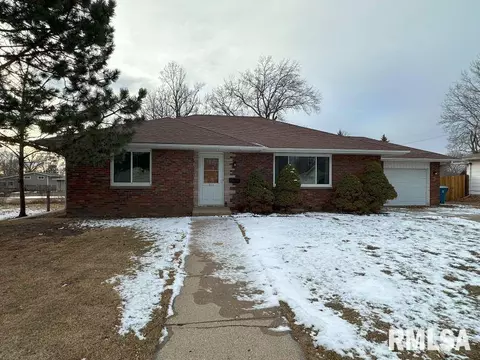 411 9th Ave, Dewitt, IA 52742