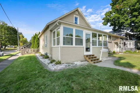 1529 29th Ave, Moline, IL 61265