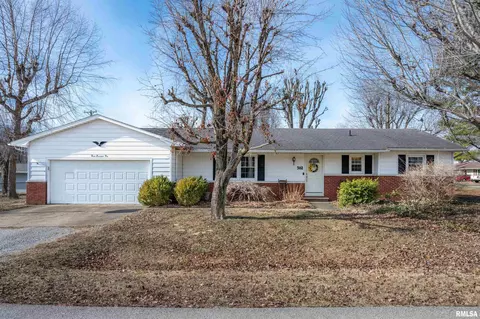 302 Lingale Ave, Marion, IL 62959