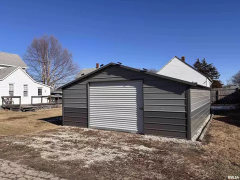 909 Rose St, Kewanee, IL 61443 photo 4
