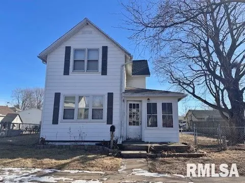 2223 N 6th St, Clinton, IA 52732