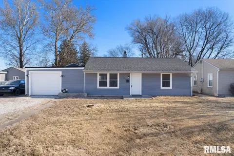 129 W 3rd St, Coal Valley, IL 61240