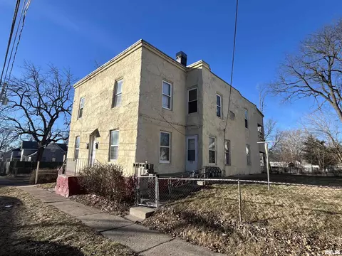 520 Cedar St, Davenport, IA 52802
