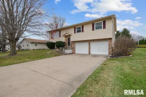 1040 Hickory St, Geneseo, IL 61254