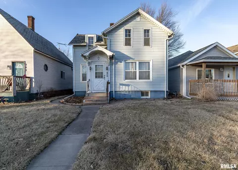 566 1st Ave, Clinton, IA 52732