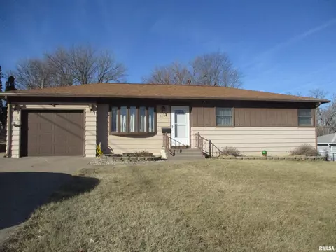 1404 4th St W, Milan, IL 61264