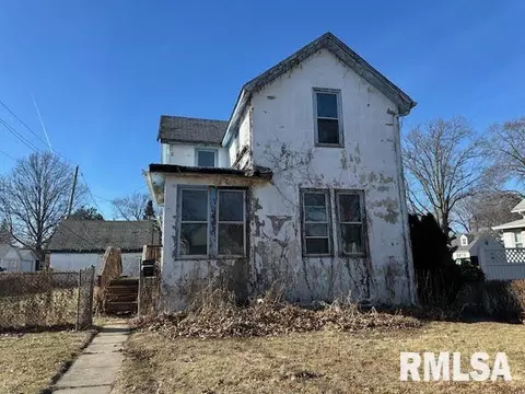 2822 Harrison St, Davenport, IA 52803
