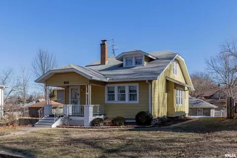 912 24th St, Moline, IL 61265