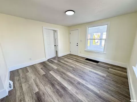 842 19th Ave, Moline, IL 61265 photo 2