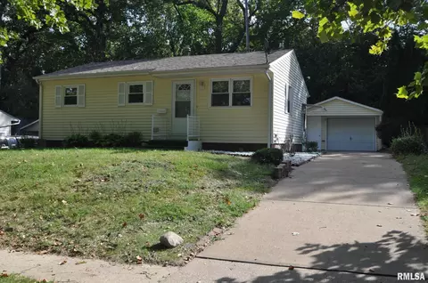 8107 7th St W, Rock Island, IL 61201