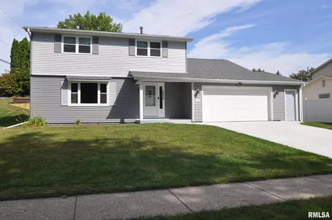 2206 E 32nd St, Davenport, IA 52807