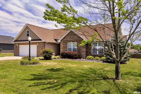 108 Twin Lakes Dr, Carterville, IL 62918