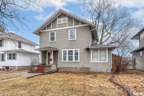 1219 Pershing Blvd, Clinton, IA 52732