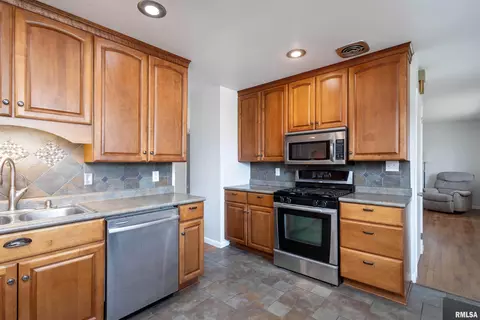 4523 50th St, Moline, IL 61265 photo 9