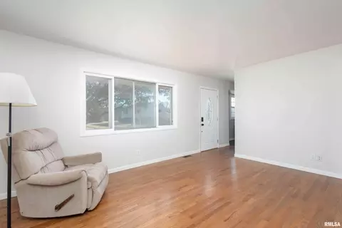 4523 50th St, Moline, IL 61265 photo 5