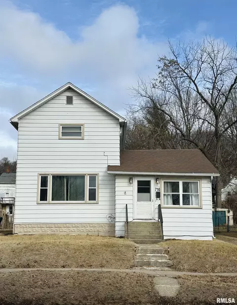 716 Chicago Ave, Savanna, IL 61074