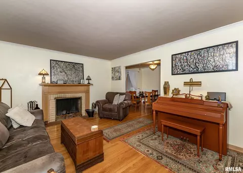 2033 12th St, Moline, IL 61265 photo 3