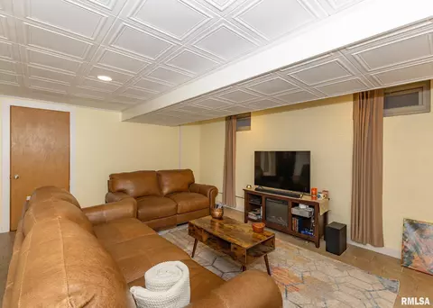 2033 12th St, Moline, IL 61265 photo 23