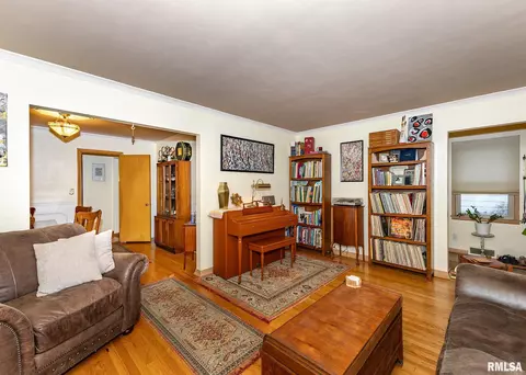 2033 12th St, Moline, IL 61265 photo 4