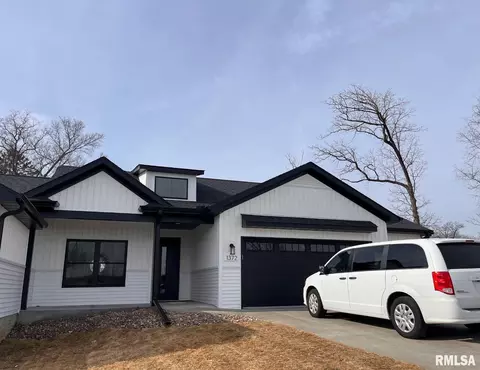 1372 Heights Ct, Bettendorf, IA 52722