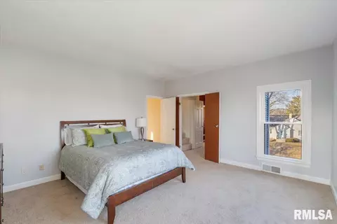 920 12th Ave, Moline, IL 61265 photo 32