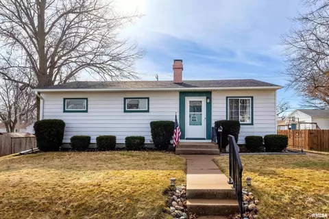 1851 Bellevue Ave, Bettendorf, IA 52722