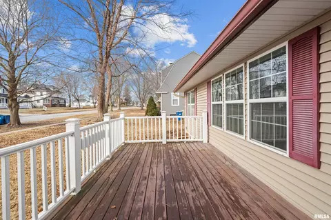 334 E Durant St, Walcott, IA 52773 photo 3