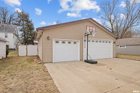 334 E Durant St, Walcott, IA 52773 photo 32