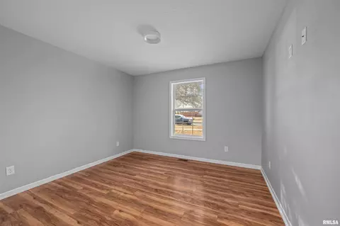 334 E Durant St, Walcott, IA 52773 photo 12