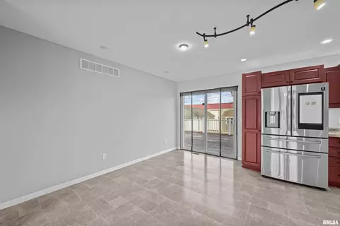 334 E Durant St, Walcott, IA 52773 photo 9